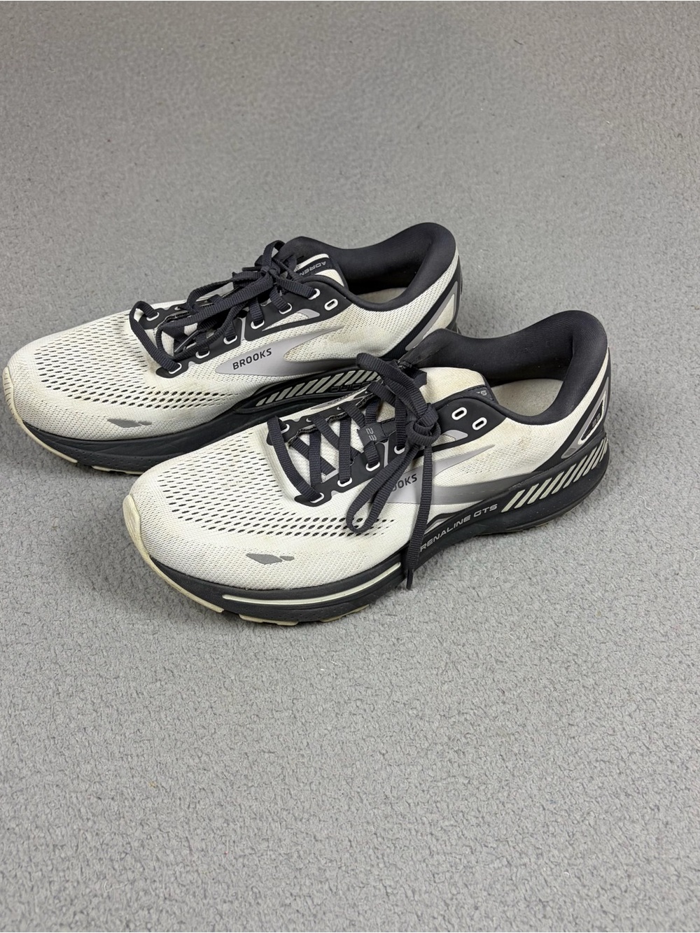Brooks Adrenaline GTS 23 Running Shoes Men’s 11.5 D Gray Black Sneaker